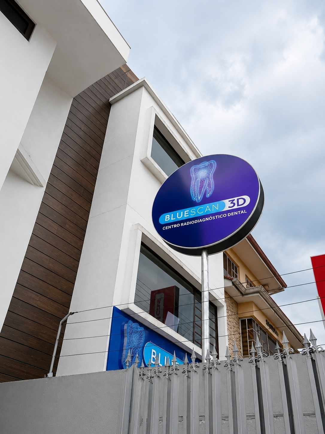 Letrero circular con acabado premium para clínica dental