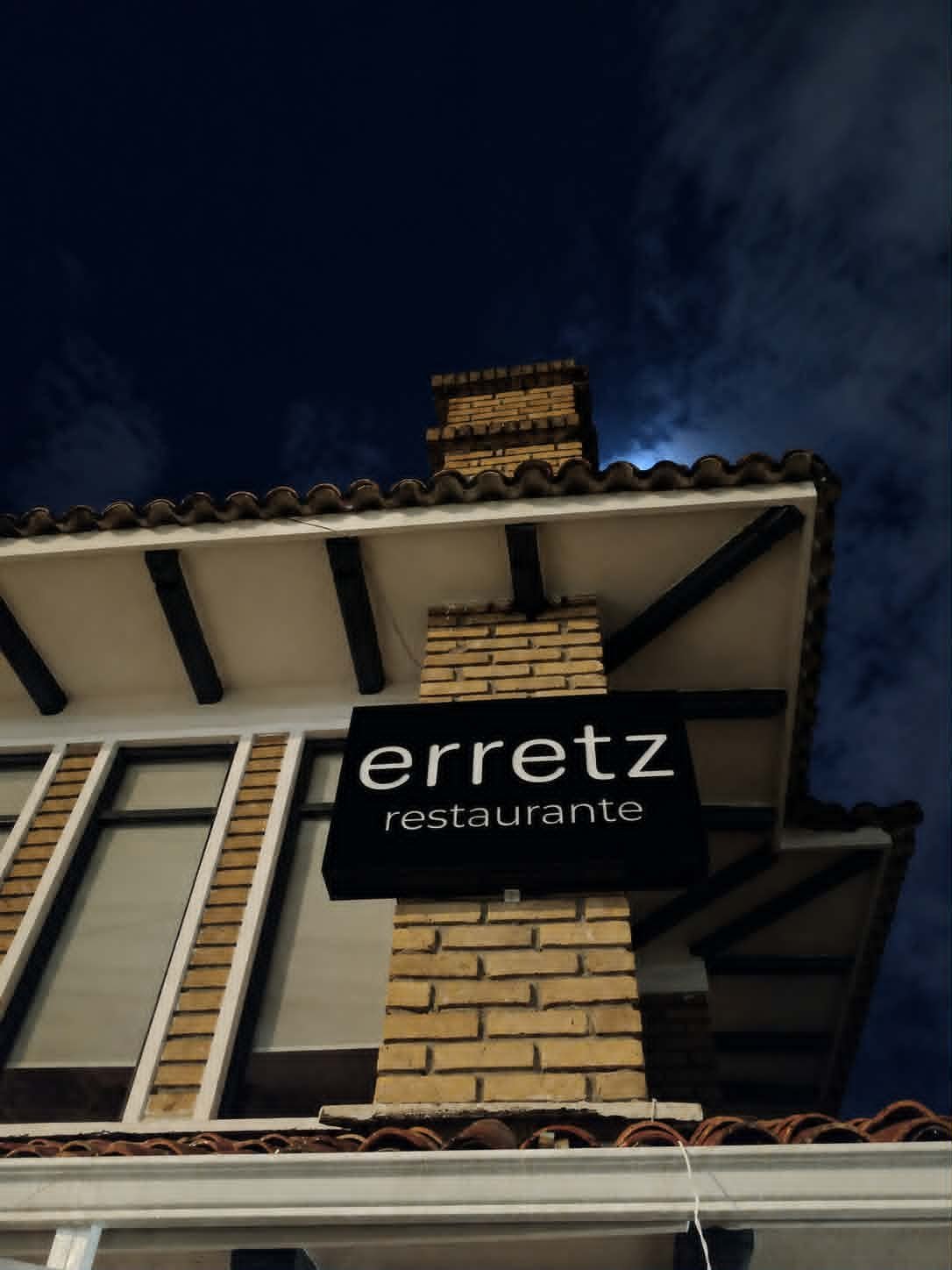 Letrero corporativo en Alucubond con acabado premium para restaurante