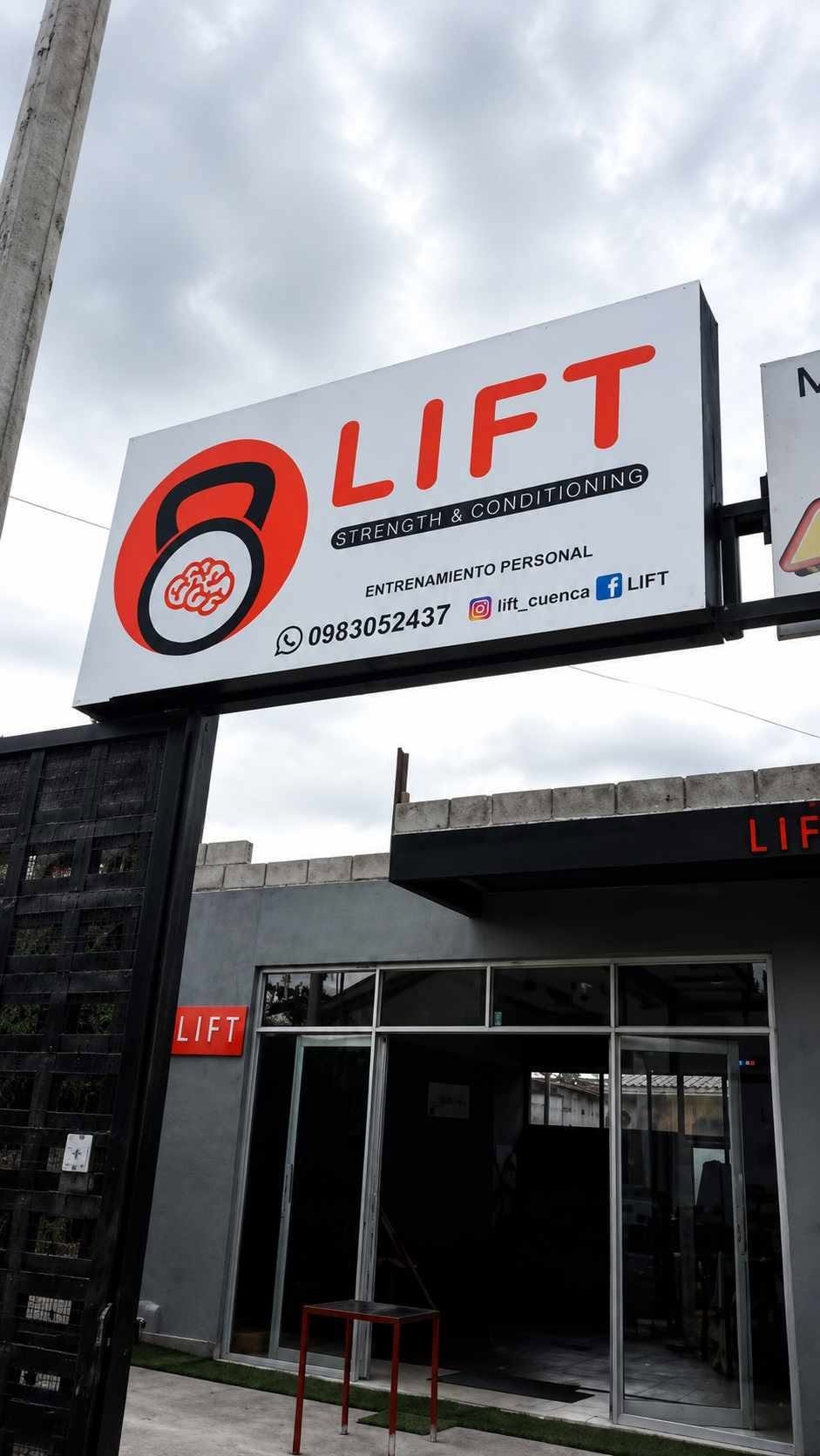 Letrero luminoso panaflex para gimnasio